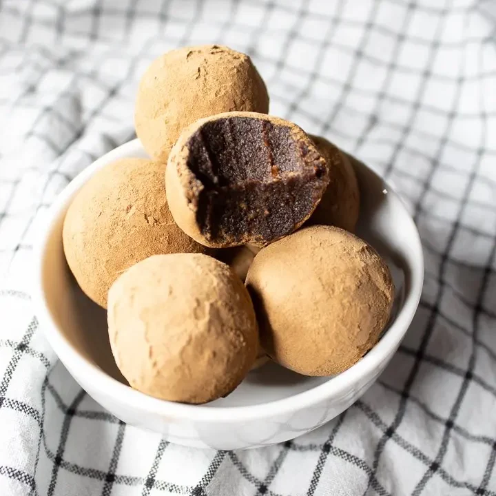 aiprecipecollection.com / AIP Recipes Carob Collagen Bliss Balls